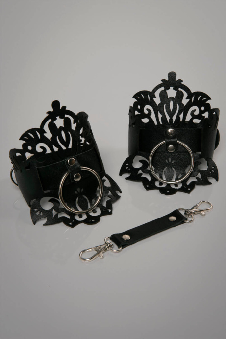 Voyeur X Handcuffs Lucy